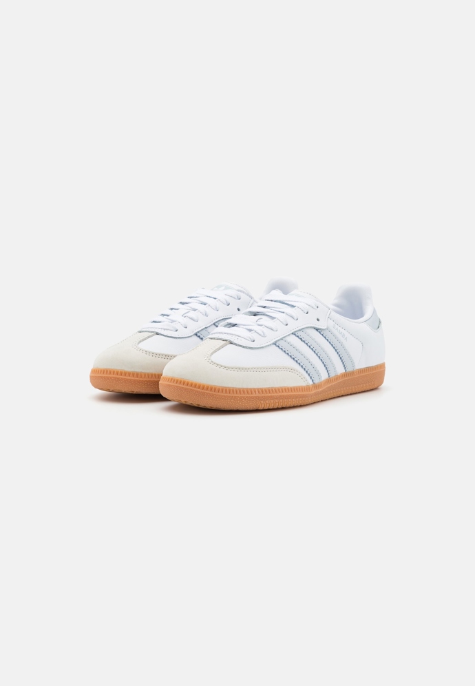 Adidas 2800 Kč
Adidas 2800 Kč