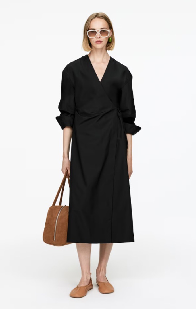 Bavlněné zavinovací šaty, H&M, 3 250 Kč
