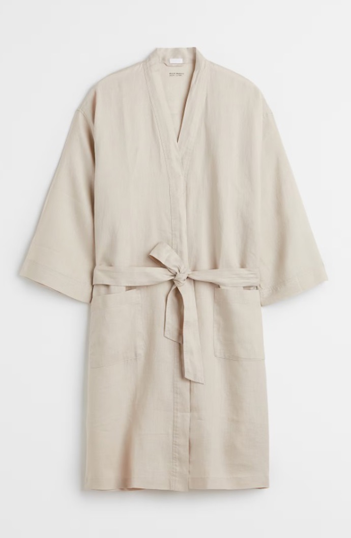 Župan ze sepraného lnu, H&M, 1 199 Kč

