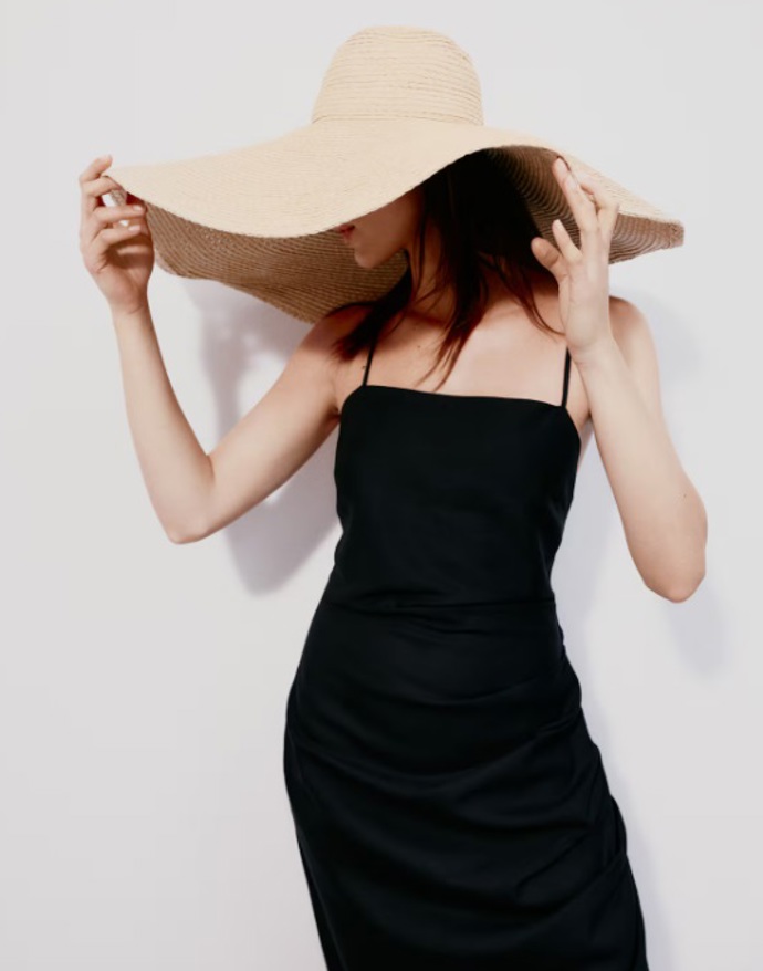 Slamák s širokou krempou, H&M, 959 Kč
