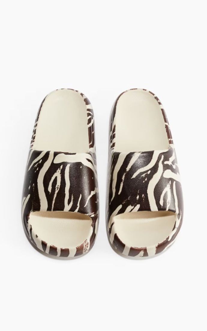Gumové pantofle, H&M, 479 Kč
