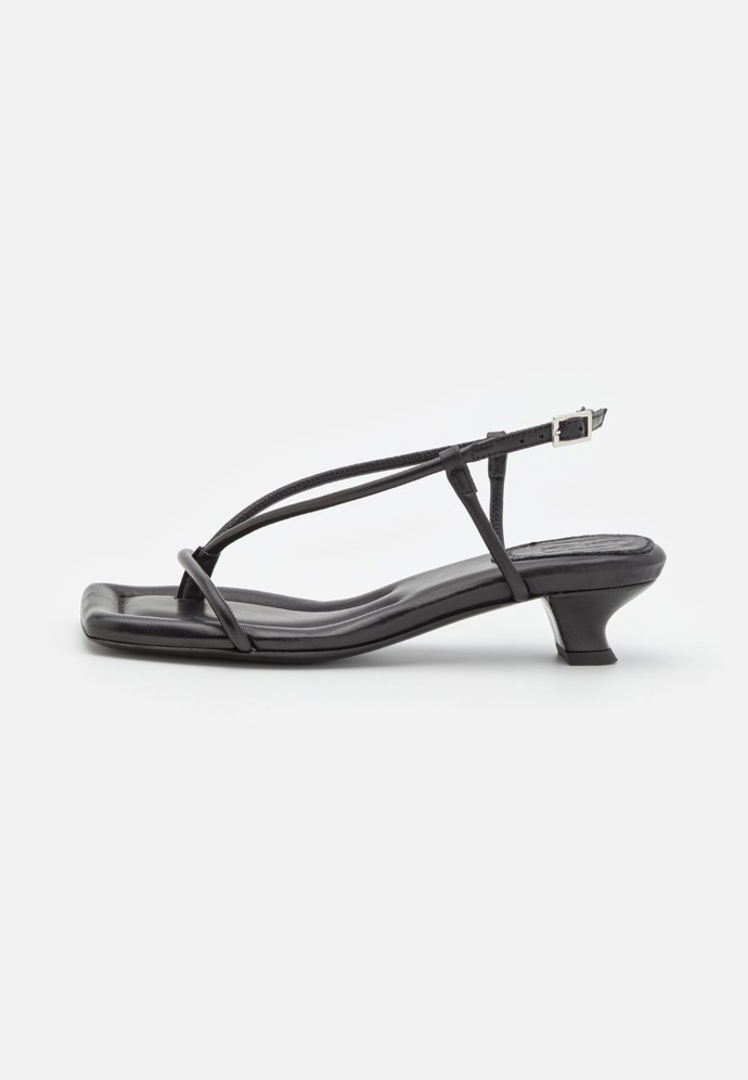 By Malene Birger, 10560 Kč
By Malene Birger, 10560 Kč