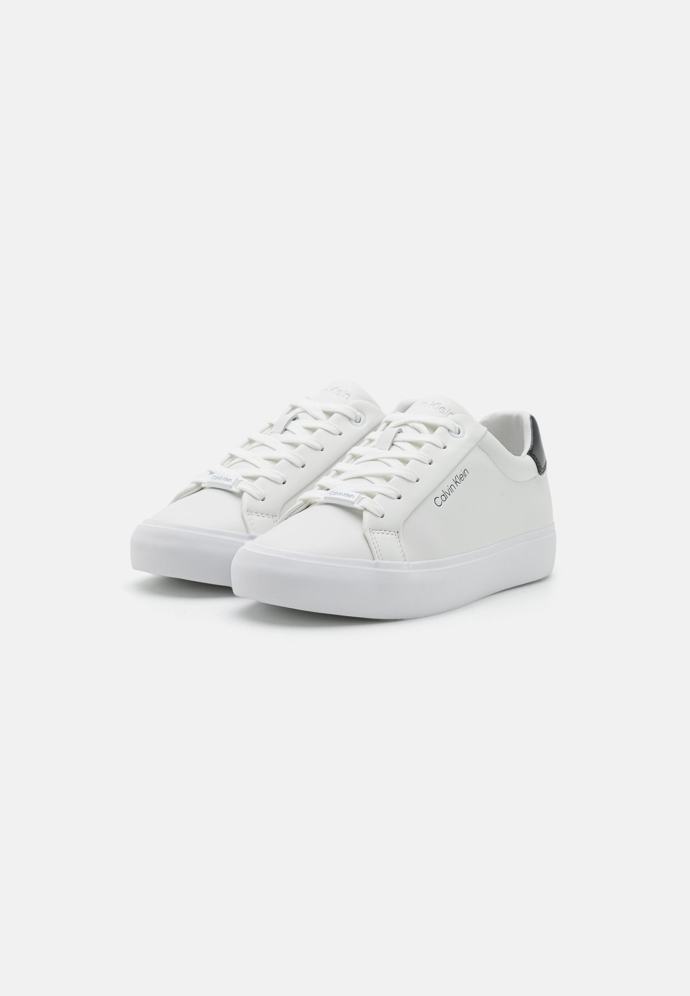 Calvin Klein 2700 Kč
Calvin Klein 2700 Kč