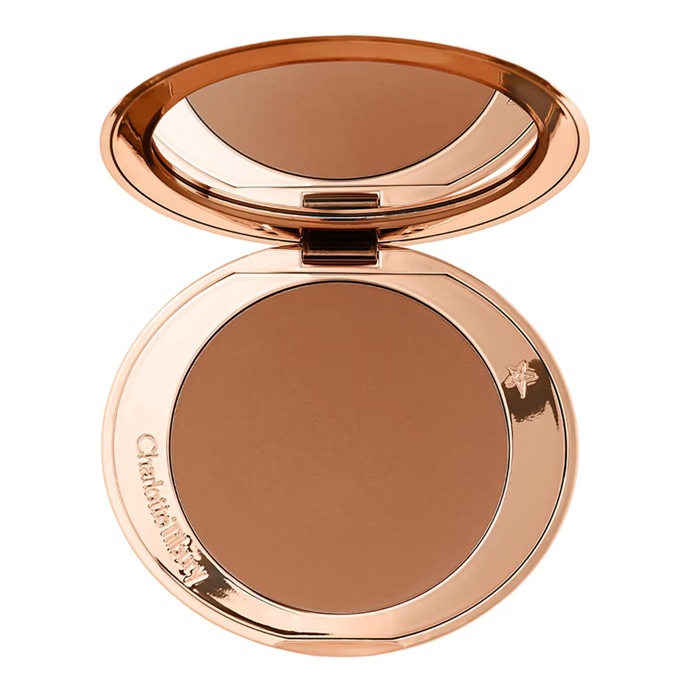 Bronzer, Charlotte Tilbury, 1450 Kč
Bronzer, Charlotte Tilbury, 1450 Kč