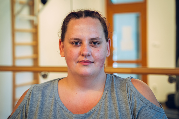 Karolína Venturová je v začátku Extrémních proměn 31letá maminka dvou kluků, dvojčátek. Ta velmi milují svého tatínka Davida, ale vztah s otcem jejích chlapečku skřípe. Stejně tak skřípe i celý KArolínin život.
Karolína Venturová je v začátku Extrémních proměn 31letá maminka dvou kluků, dvojčátek. Ta velmi milují svého tatínka Davida, ale vztah s otcem jejích chlapečku skřípe. Stejně tak skřípe i celý KArolínin život.