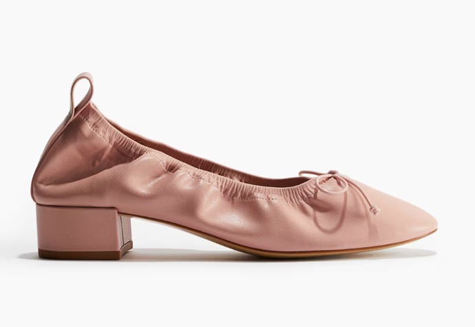 Lodičky s přední mašlí, H&M, 839 Kč
