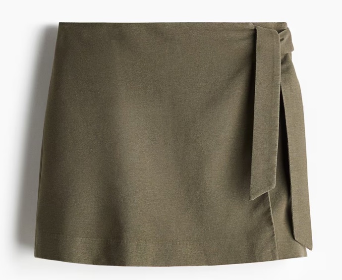 Šortková sukně z lněné směsi, H&M, 599 Kč
