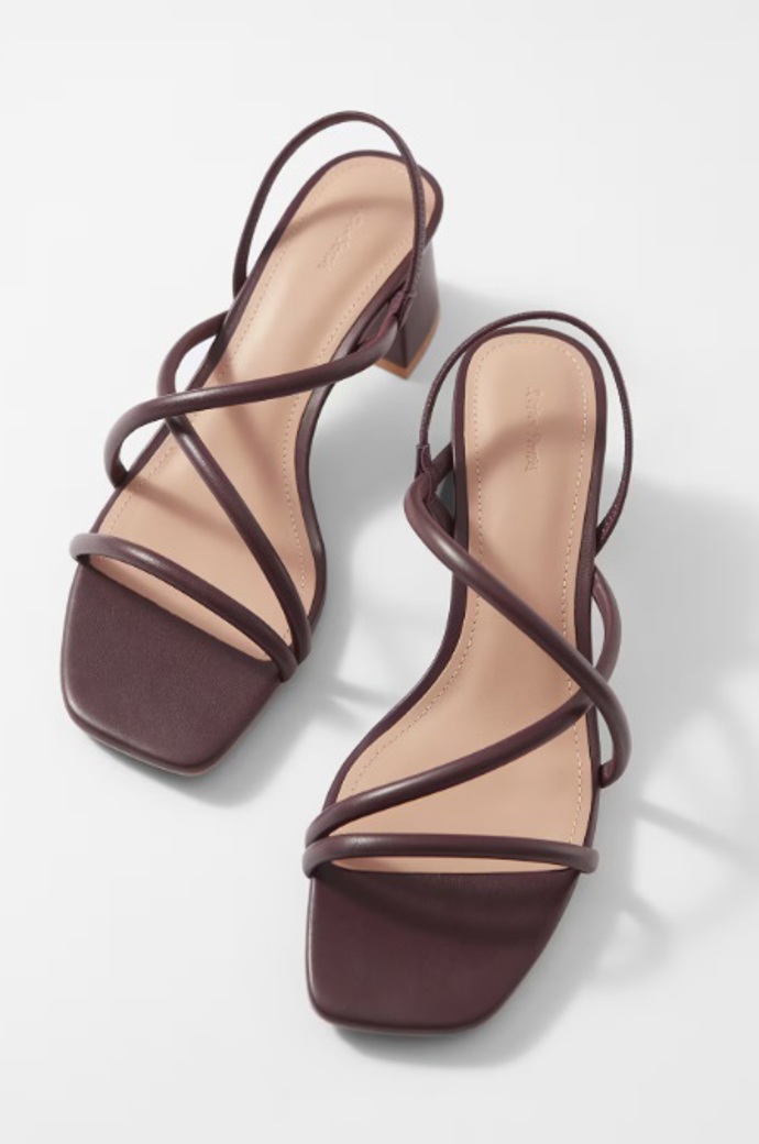 Sandály na blokovém podpatku s pásky, H&M, 2 790 Kč

