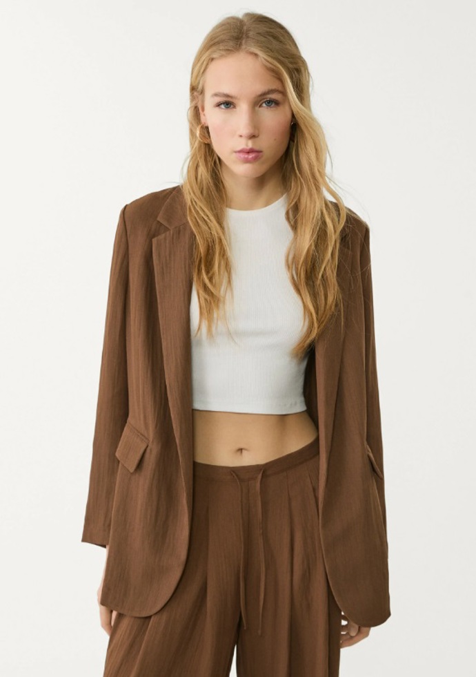 Oversized lehký trenčkot, Stradivarius, 799 Kč
