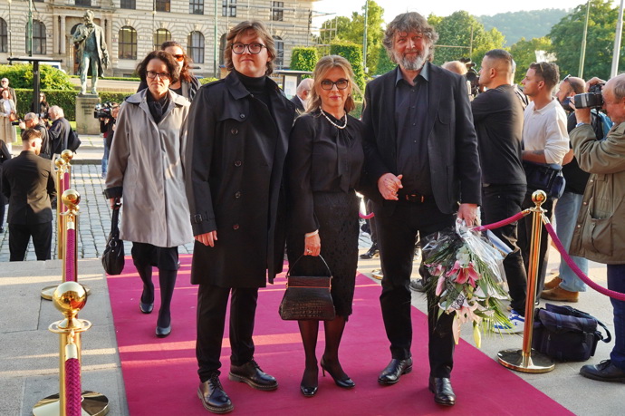 Dokonalá byla i rodina Petra Maláska, Dana Morávková i syn Petr. Dana byla nesmírně elegantní, všichni vypadali jako ze žurnálu.
