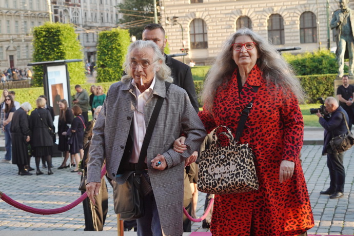 Oldřich Kaiser dorazil s partnerkou Dášou Vokatou tak, jak jsme na ně zvyklí. Sladili se v barvách i zvířecích motivech...
