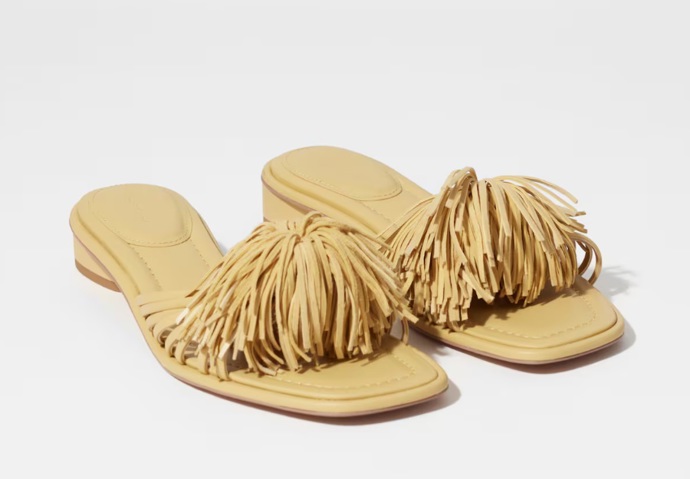 Kožené pantofle s třásněmi, H&M, 3 190 Kč
