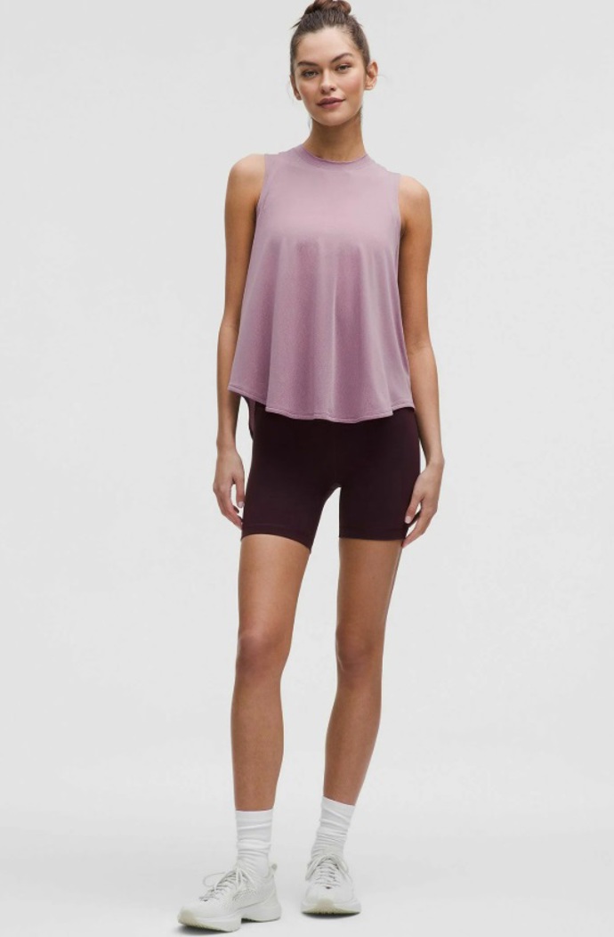 Volné tílko na sport, Lululemon, 1 480 Kč
