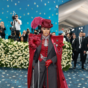 Teyana Taylor v modelu Ruth E. Carter
