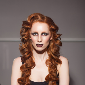 současné vlasové a make-up trendy