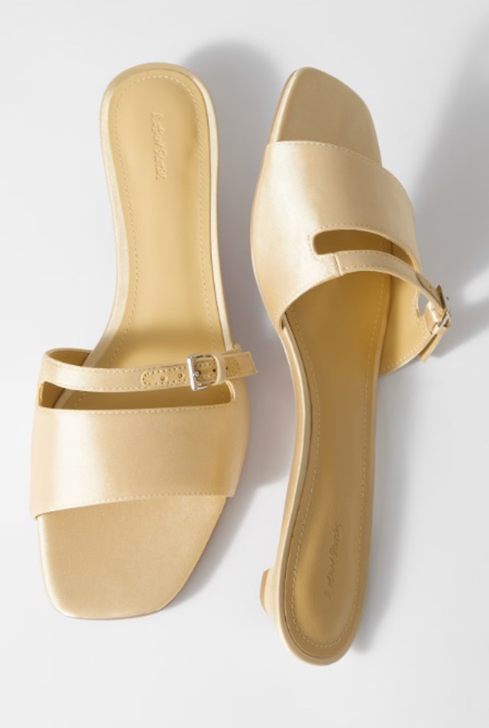Kožené pantofle s přezkou, H&M, 2 290 Kč
