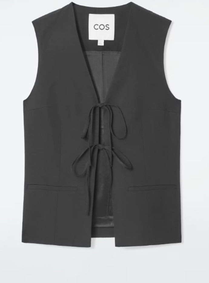 Dámská vesta, H&M, 2 500 Kč
