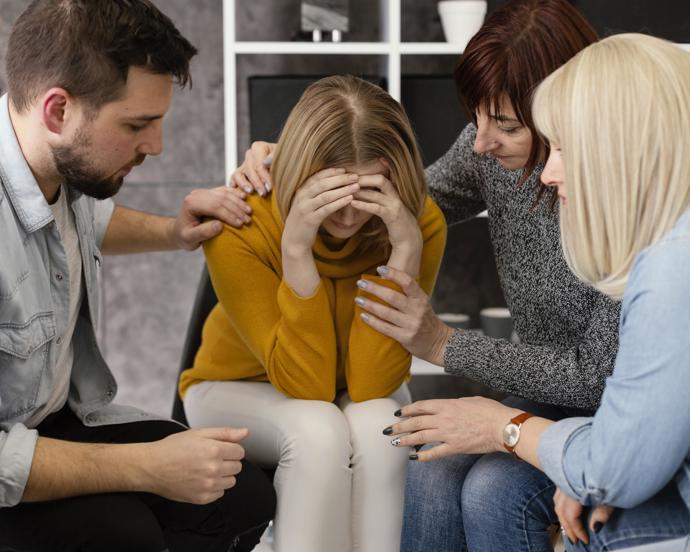 Všichni jim radí, co mají dělat, a neustále říkají, že je špatně tohle nebo tamto. Jenže paní Taťánu to velmi unavuje. Nechce to poslouchat, má svou rodinu, své vlastní metody výchovy. A je nutné to respektovat.
Všichni jim radí, co mají dělat, a neustále říkají, že je špatně tohle nebo tamto. Jenže paní Taťánu to velmi unavuje. Nechce to poslouchat, má svou rodinu, své vlastní metody výchovy. A je nutné to respektovat.