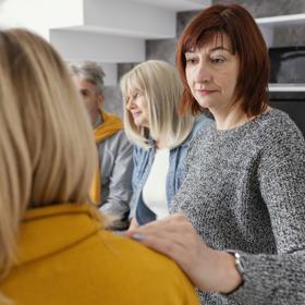 Vždy spí v čistých postelích, mají na cestách vše, co potřebují. K tomu navíc spoustu zážitků a možnost zdokonalovat se v cizích jazycích, poznávat cizí kultury a navazovat přátelství.
