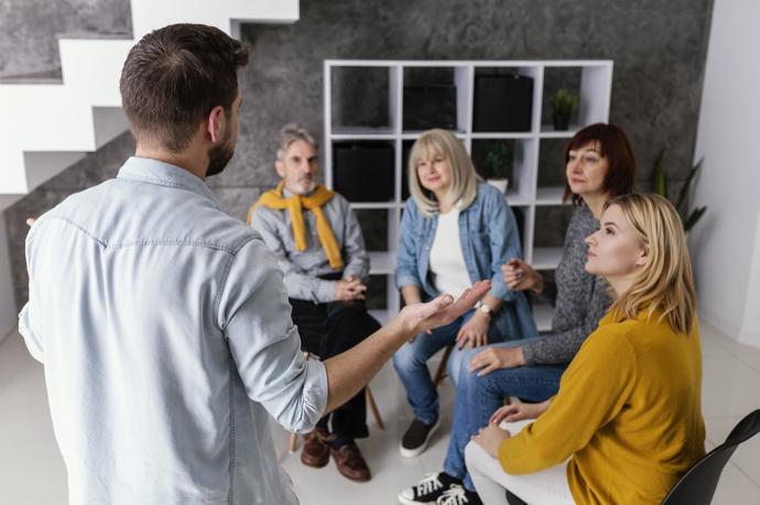 Paní Taťána nechce neustále poslouchat názory na to, jak jsou oba s manželem špatní. Jenže jako nejmladší sourozenec podle všeho nemá právo na svůj vlastní názor.
Paní Taťána nechce neustále poslouchat názory na to, jak jsou oba s manželem špatní. Jenže jako nejmladší sourozenec podle všeho nemá právo na svůj vlastní názor.