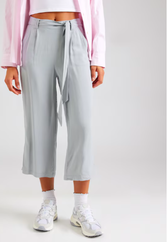 Slimfit Kalhoty 680 Kč
Slimfit Kalhoty 680 Kč