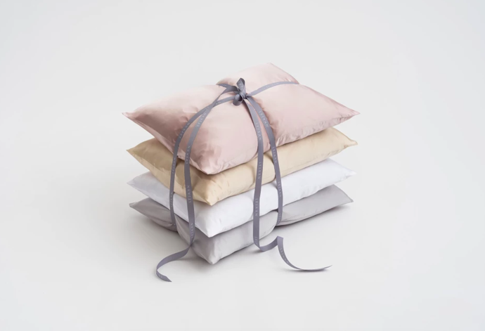 Hedvábný povlak na polštář Delicate Silk, Lejaan, od 2090 Kč
