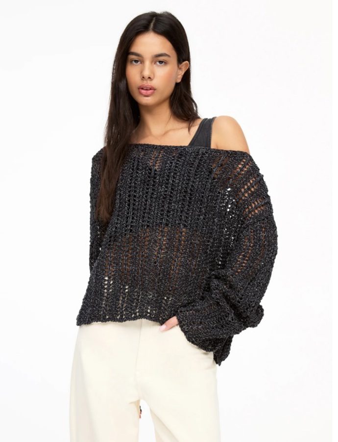 Svetr přes jedno rameno, PULL&BEAR, 849 Kč
