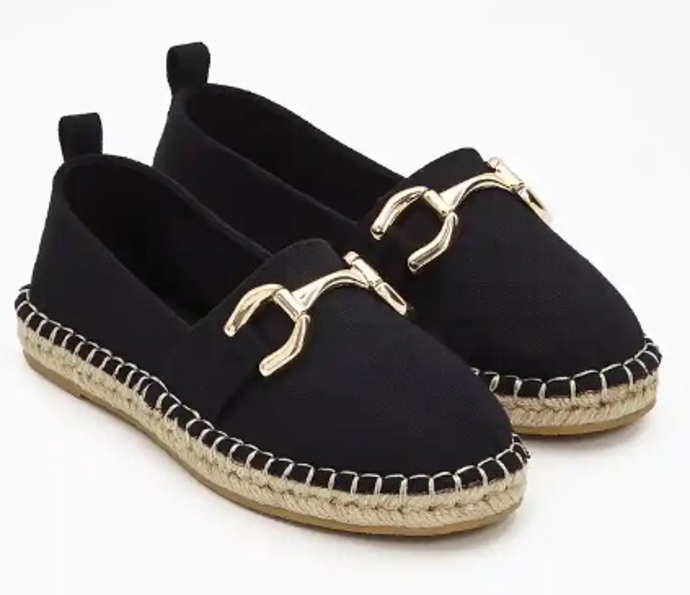 Espadrilky mokasíny s výraznou sponou, Bonprix, 649 Kč
