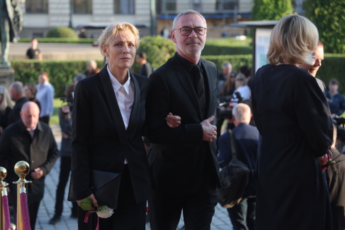 Jiří Dvořák dorazil s kolegyní, elegantní a perfektně ladící.
