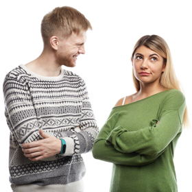 Paní Mirka je pragmatická osoba, která má ráda ve věcech pořádek. Nad společným účtem s manželem drží ochrannou ruku. Ví tak, kolik za domácnost utratí, kolik jim zůstává na dovolenou, kroužky pro děti a podobně.
