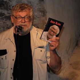 Do pořadu Na kafeečko webu Lifee.cz tentokrát zavítal investigativní novinář Josef Klíma. 
