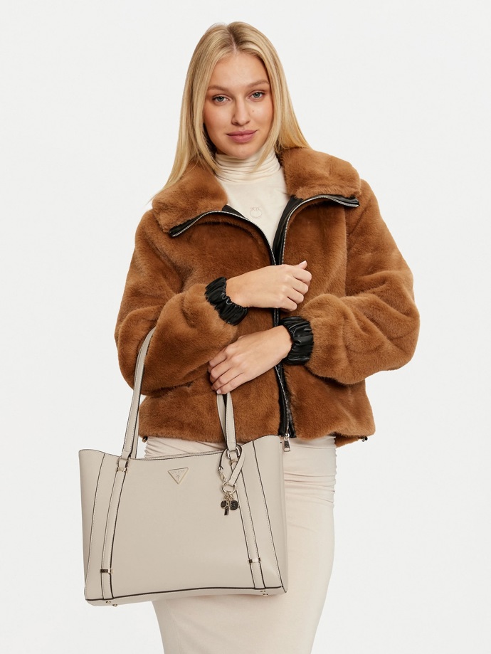 Guess / eObuv, 3050 Kč
Guess / eObuv, 3050 Kč