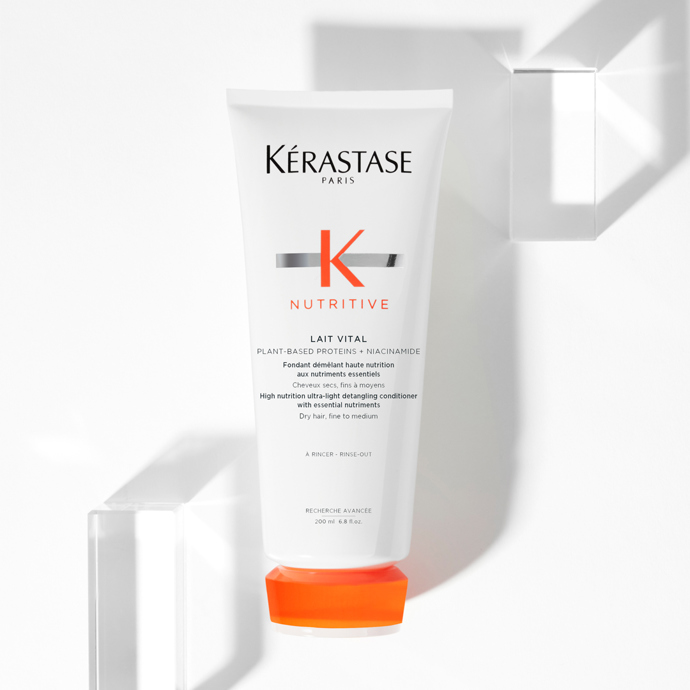 Kérastase Nutritive Lait Vital Kondicionér 200 ml, Klier, 699 Kč

Intenzivně vyživující a ultra lehký kondicionér se základními živinami pro snadnější rozčesávání vlasů


	Poskytuje silnou ochranu
	Posiluje přirozenou hydrolipidickou bariéru vlasů
	Obnovuje elasticitu vlasů

