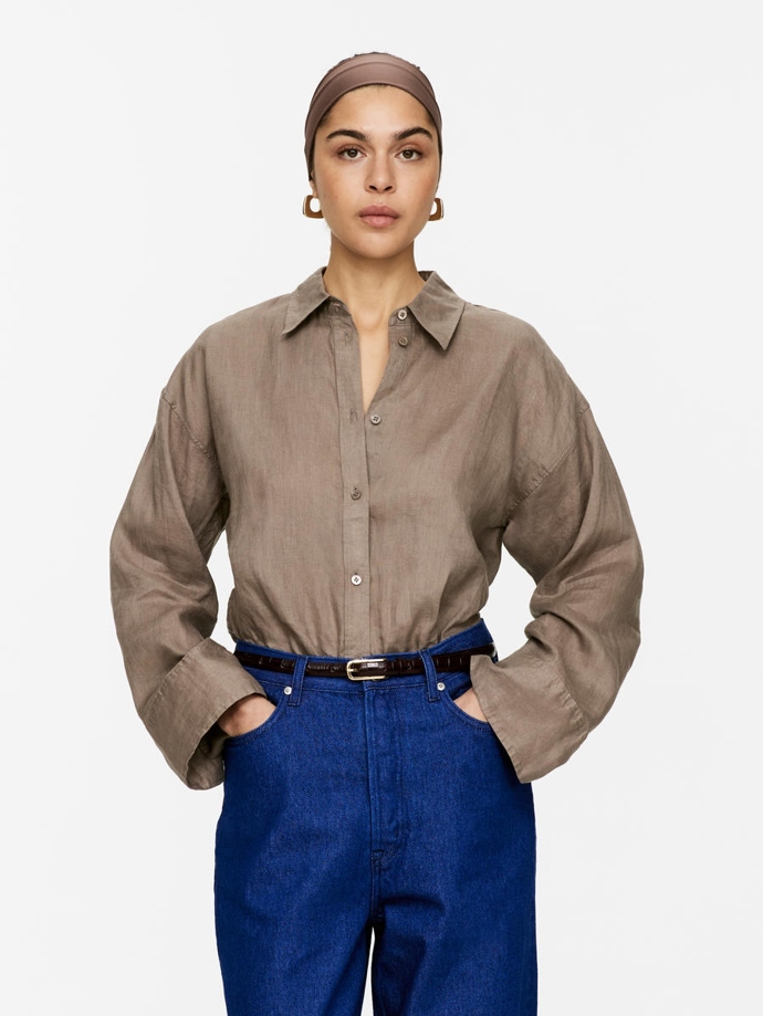 Košile, Arket, 79 eur
