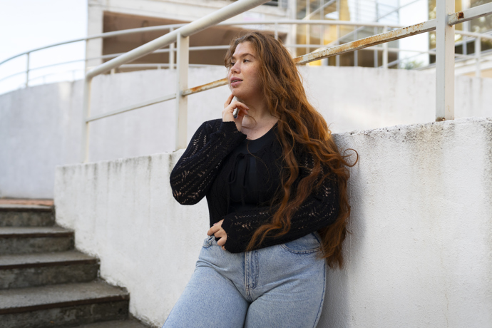 Jaké kalhoty by měly oblékat ženy plus size velikosti? Kousky s vysokým pasem stáhnou bříško, prodlouží nohy a vytvarují siluetu. 
