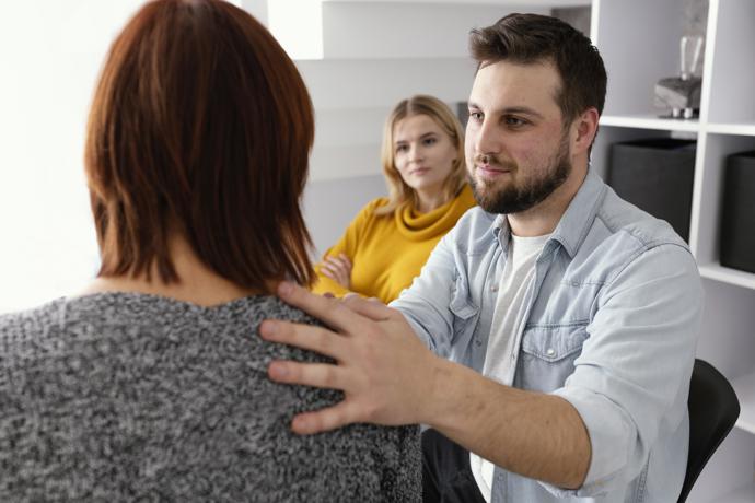 Paní Taťána však neustále poslouchá jak je k ničemu, špatná, neumí svou rodinu zajistit, žijí jak bezdomovci, měli by normálně fungovat. Děti spějí pro kriminál. A to vše jen proto, že vyznávají učení doma a dost času tráví v zahraničí.
Paní Taťána však neustále poslouchá jak je k ničemu, špatná, neumí svou rodinu zajistit, žijí jak bezdomovci, měli by normálně fungovat. Děti spějí pro kriminál. A to vše jen proto, že vyznávají učení doma a dost času tráví v zahraničí.