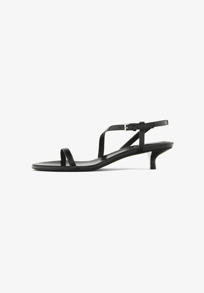 Massimo Dutti, 2699 Kč
Massimo Dutti, 2699 Kč