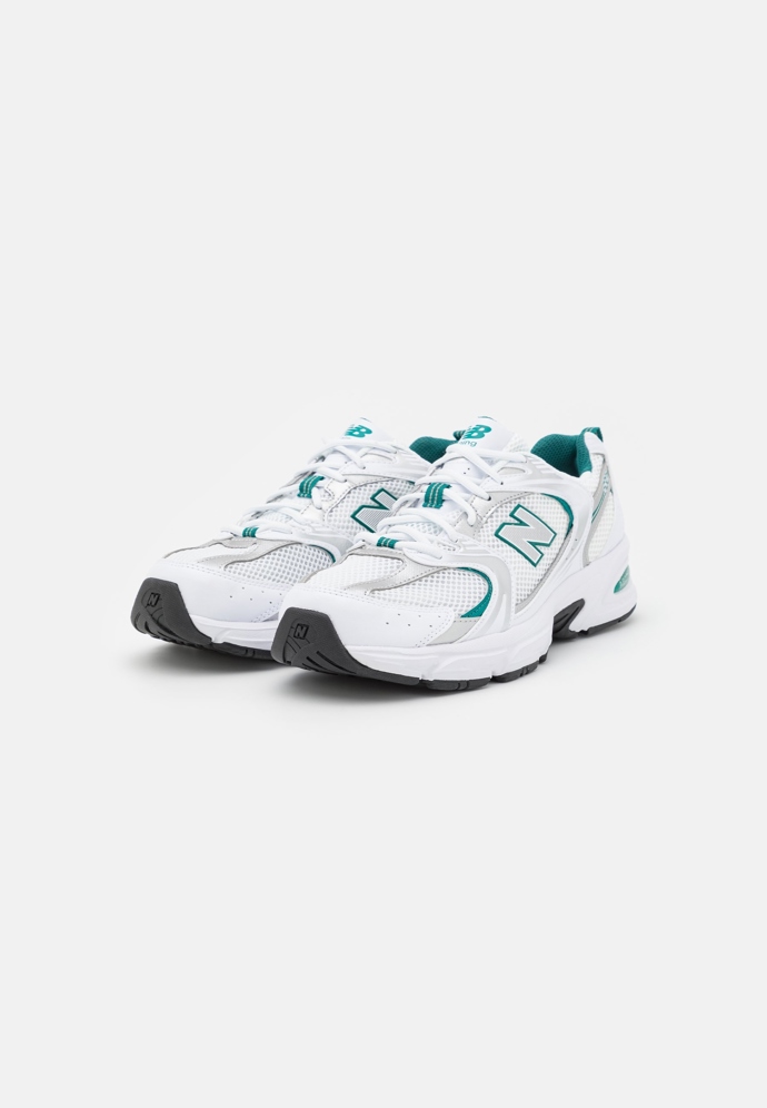 New Balance 2700 Kč
New Balance 2700 Kč