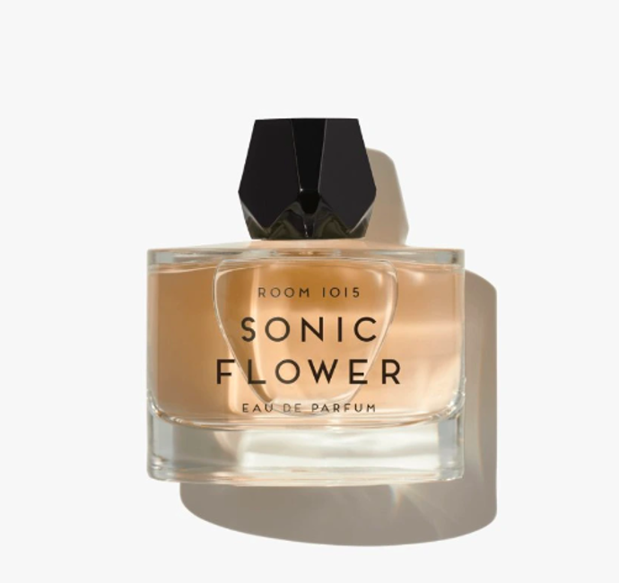 Niche parfém Sonic Flower s vůní růžového pepře, kosatce, jasmínu a pižma, Room1015 přes Myskino, 100 ml 3750 Kč
