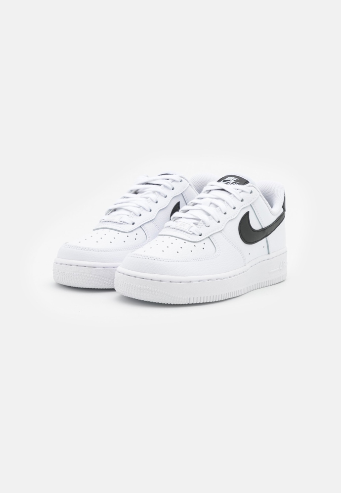 Nike 3000 Kč
Nike 3000 Kč