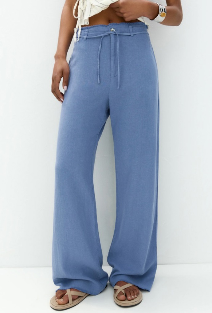 Přírodní kalhoty se šňůrkou v pase, PULL&BEAR, 799 Kč
