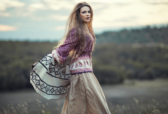 Hippie, boho a etno, tři módní styly, které se vzájemně prolínají. Milujete takové oufity? Vyberte si stylové kousky z naší galerie. 
