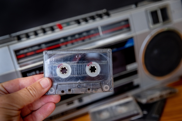 Kazeťáky byly vymožeností, stejně jako walkmany. Dnes už je doma mají jen skuteční retro milovníci
