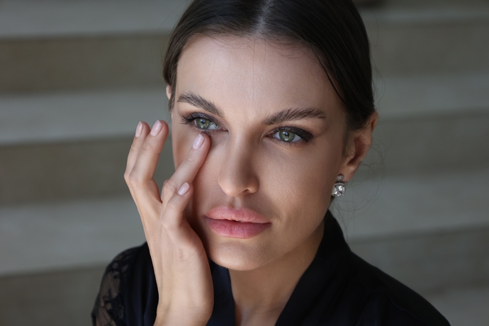 Krémová tvářenka poslouží nejen na tváře, ale také jako lesk na rty nebo si s její pomocí můžete vytvořit lehké oční stíny. 

