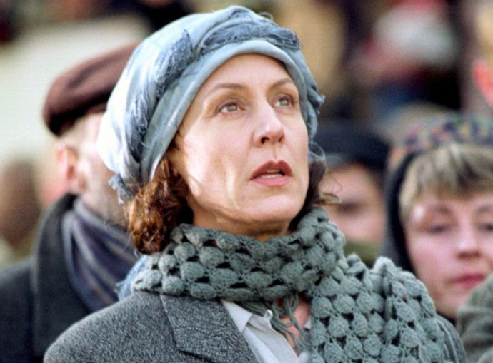 Záběry z filmu Síla lidskosti, který byl natočen na motivy životního příběhu osvětimské lékařky Giselly Perl
Záběry z filmu Síla lidskosti, který byl natočen na motivy životního příběhu osvětimské lékařky Giselly Perl