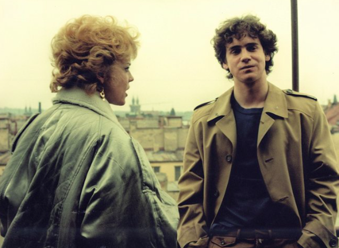Záběry z filmu Bony a klid (1987), který vypráví o vekslácích v socialistickém Československu
Záběry z filmu Bony a klid (1987), který vypráví o vekslácích v socialistickém Československu