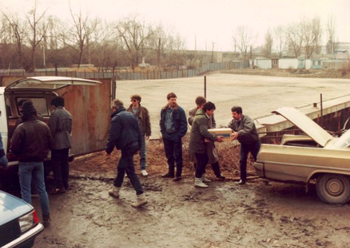 Záběry z filmu Bony a klid (1987), který vypráví o vekslácích v socialistickém Československu
Záběry z filmu Bony a klid (1987), který vypráví o vekslácích v socialistickém Československu