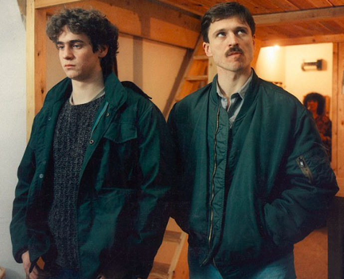 Záběry z filmu Bony a klid (1987), který vypráví o vekslácích v socialistickém Československu
Záběry z filmu Bony a klid (1987), který vypráví o vekslácích v socialistickém Československu