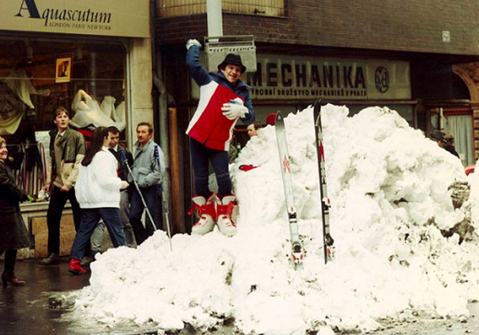 Záběry z filmu Bony a klid (1987), který vypráví o vekslácích v socialistickém Československu
Záběry z filmu Bony a klid (1987), který vypráví o vekslácích v socialistickém Československu