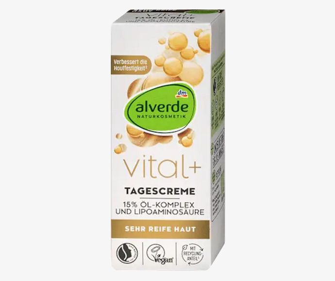 alverde NATURKOSMETIK Vital+ denní krém je vhodný pro náročnou, suchou pleť. Denní můžete pomáhá velmi zralé pleti regenerovat a chránit ji před vnějšími vlivy. Veganská péče o obličej s olejovým komplexem a lipoaminokyselinou zároveň poskytuje intenzivní hydrataci suché pokožce. Tón a pružnost jsou zvýšeny a pleť je viditelně plná. 129 Kč
